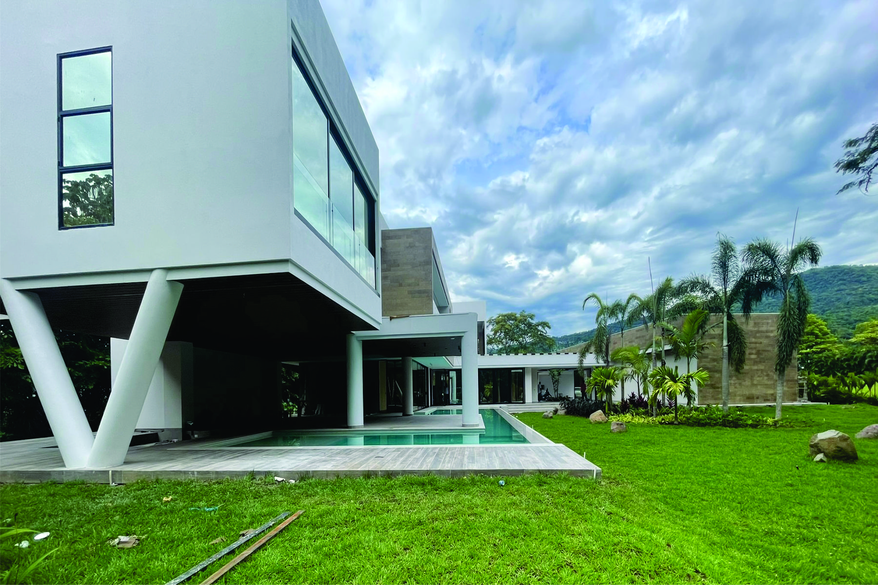 colventanar-santa-teresita-villavicencio-meta-obra-piscina-ventaneria-monumental-7038-bienestar-bronce