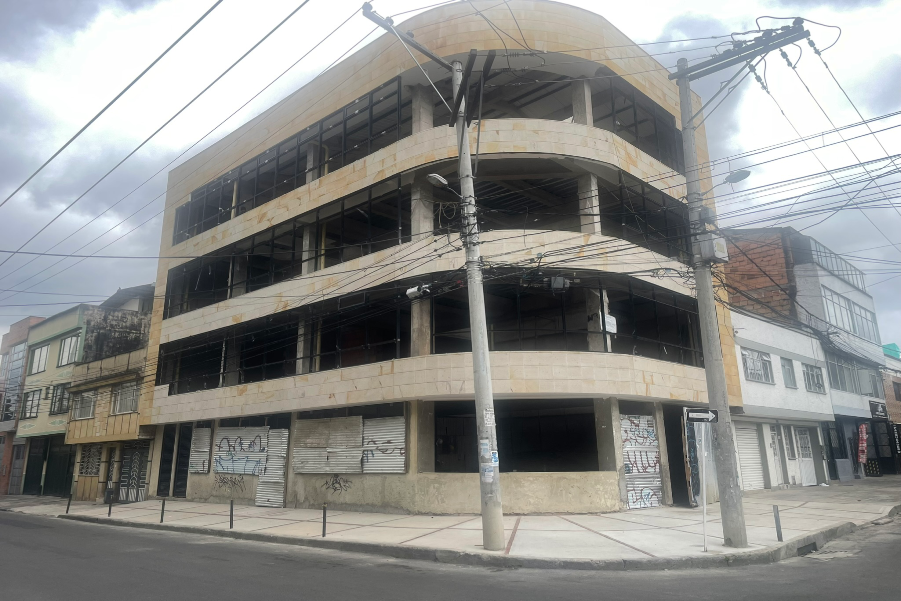 colventglass-rionegro-fachada-piel-de-vidrio-muro-cortina-vidrio-laminado-3