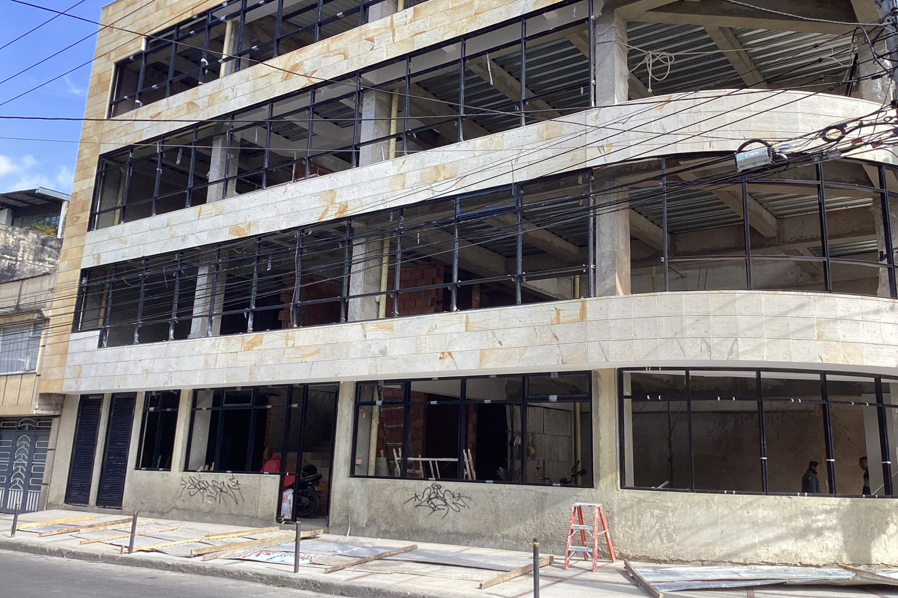 colventglass-rionegro-fachada-piel-de-vidrio-muro-cortina-vidrio-laminado-8